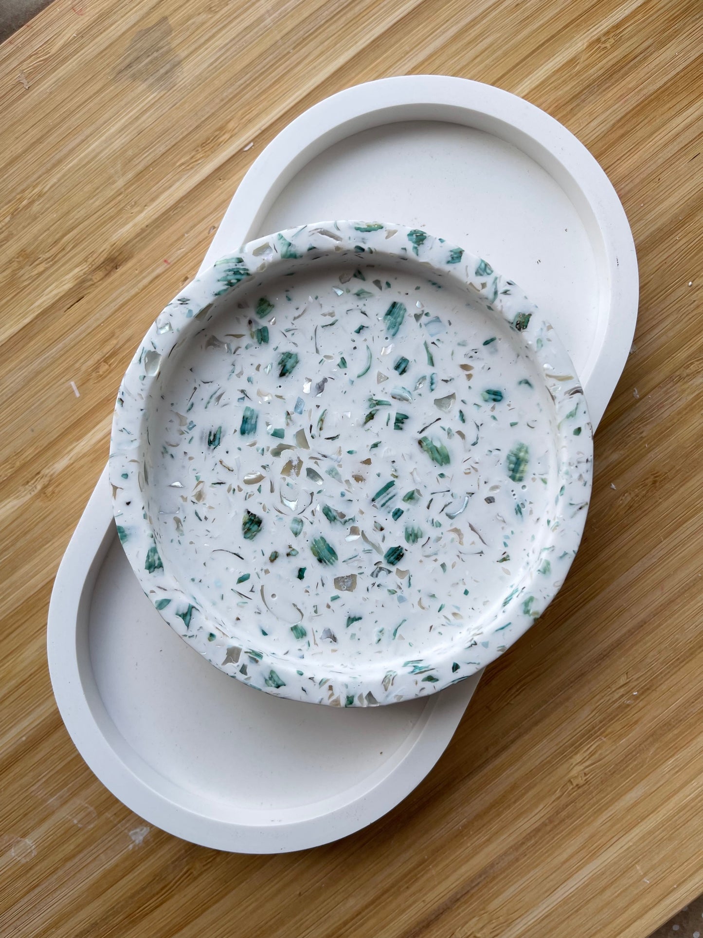 Green + Pearl Shells Small Round Tray