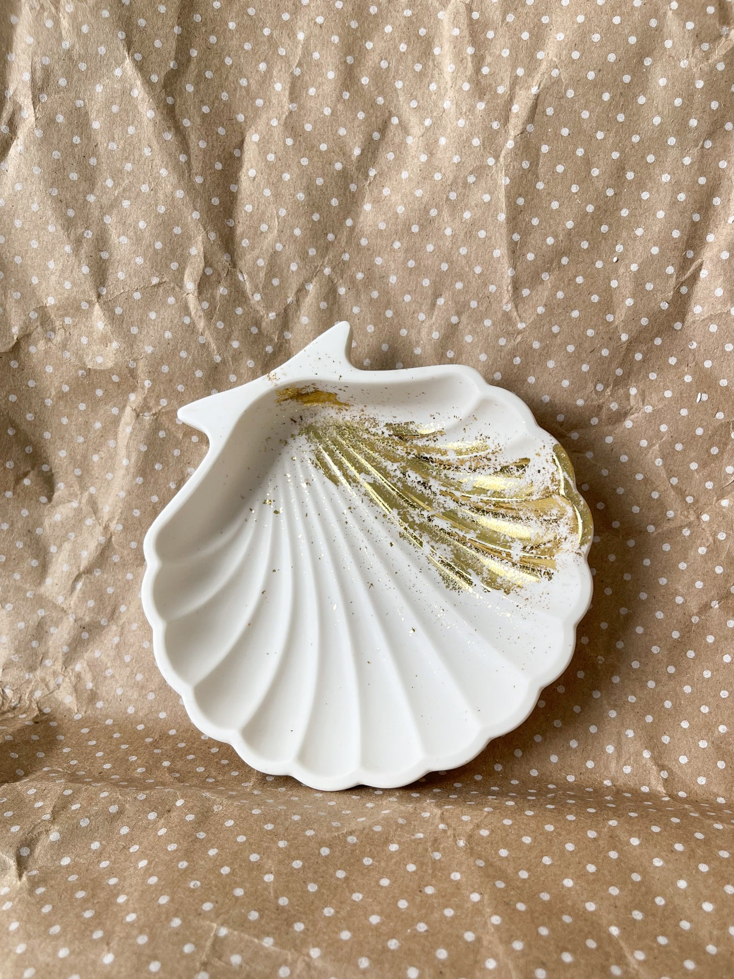 White & Gold Shell Tray