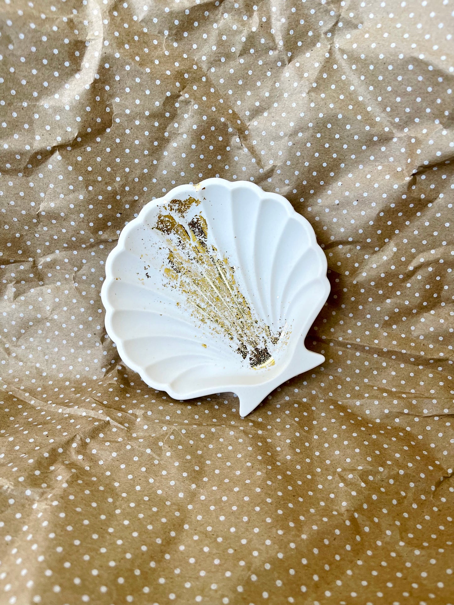 White & Gold Shell Tray