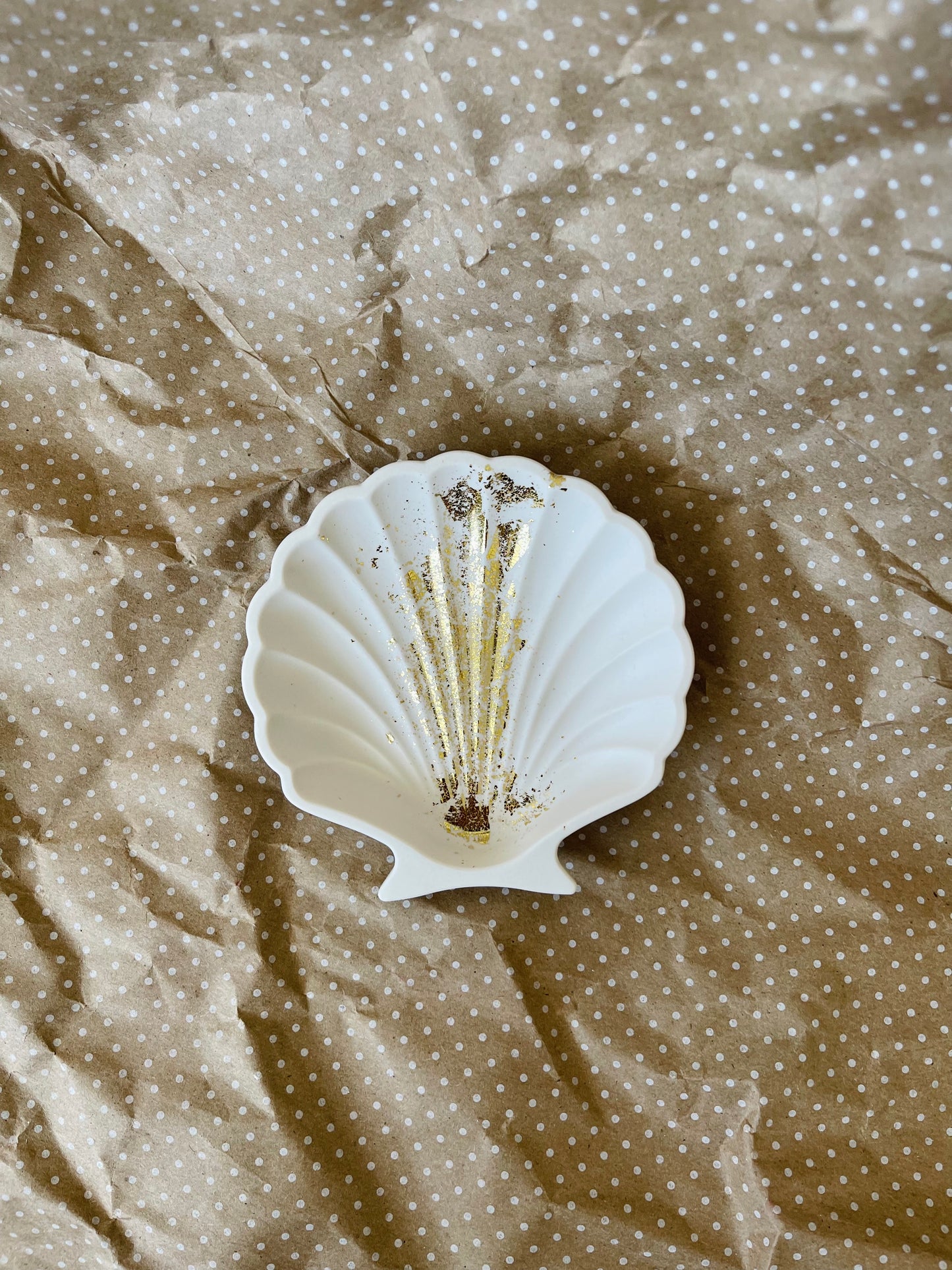 White & Gold Shell Tray