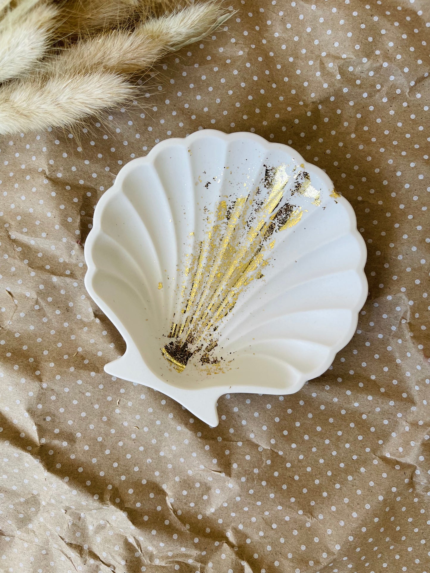White & Gold Shell Tray