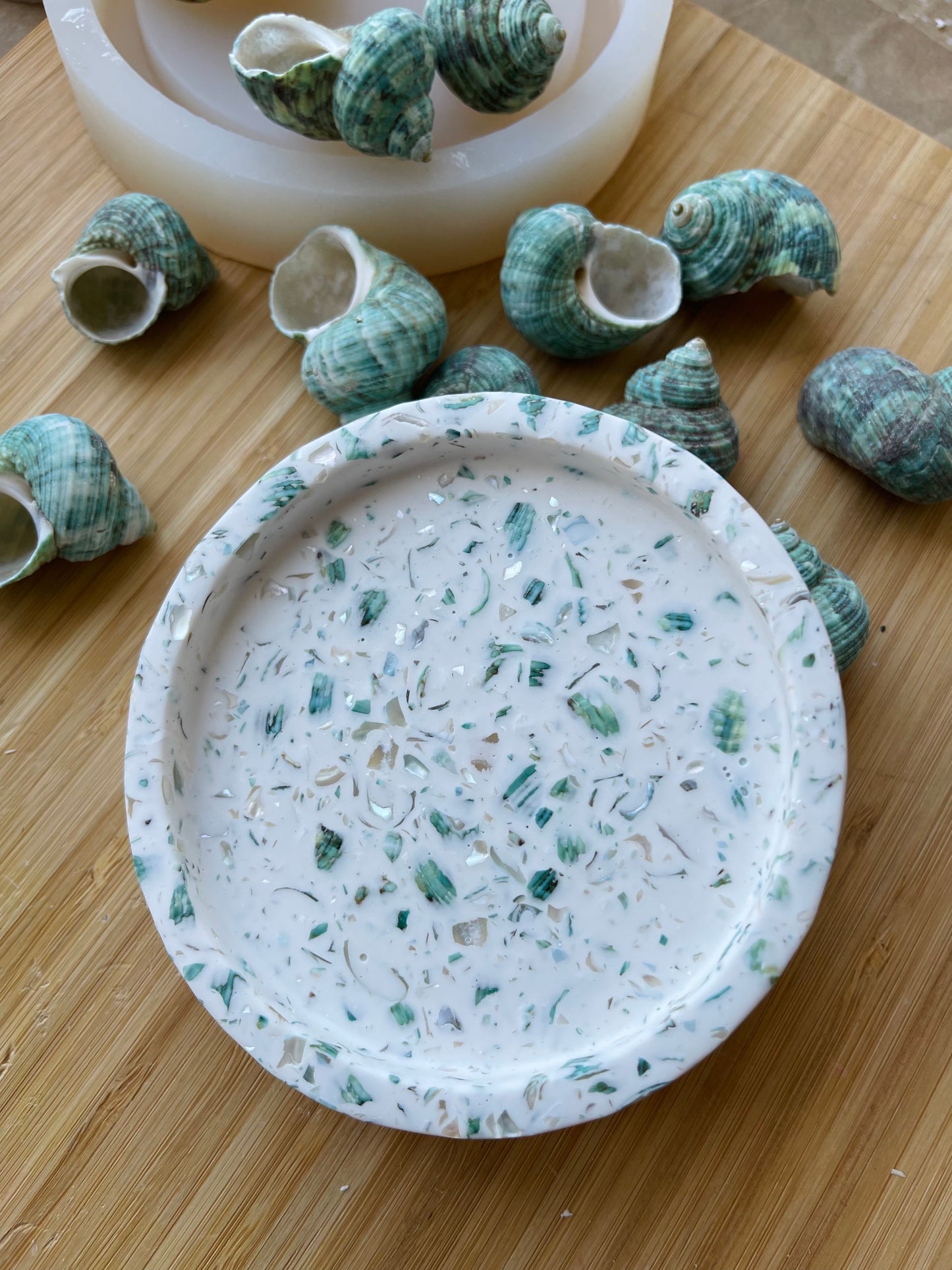 Green + Pearl Shells Small Round Tray