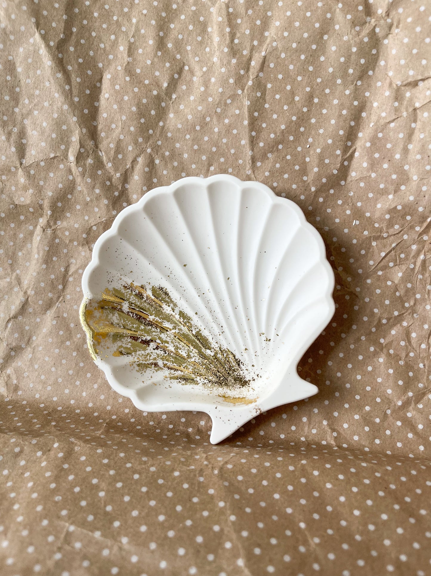 White & Gold Shell Tray