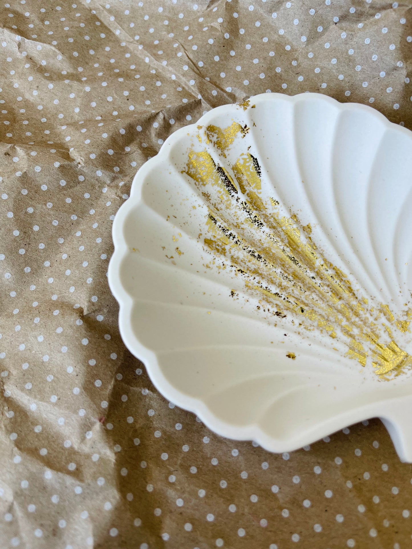 White & Gold Shell Tray